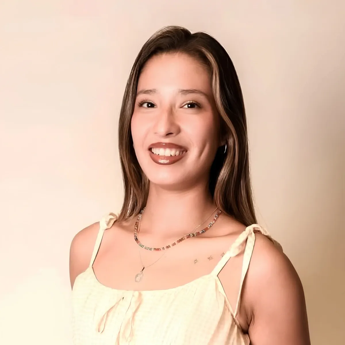 Retrato de Ashley Gallegos, conductora de Amonestados.