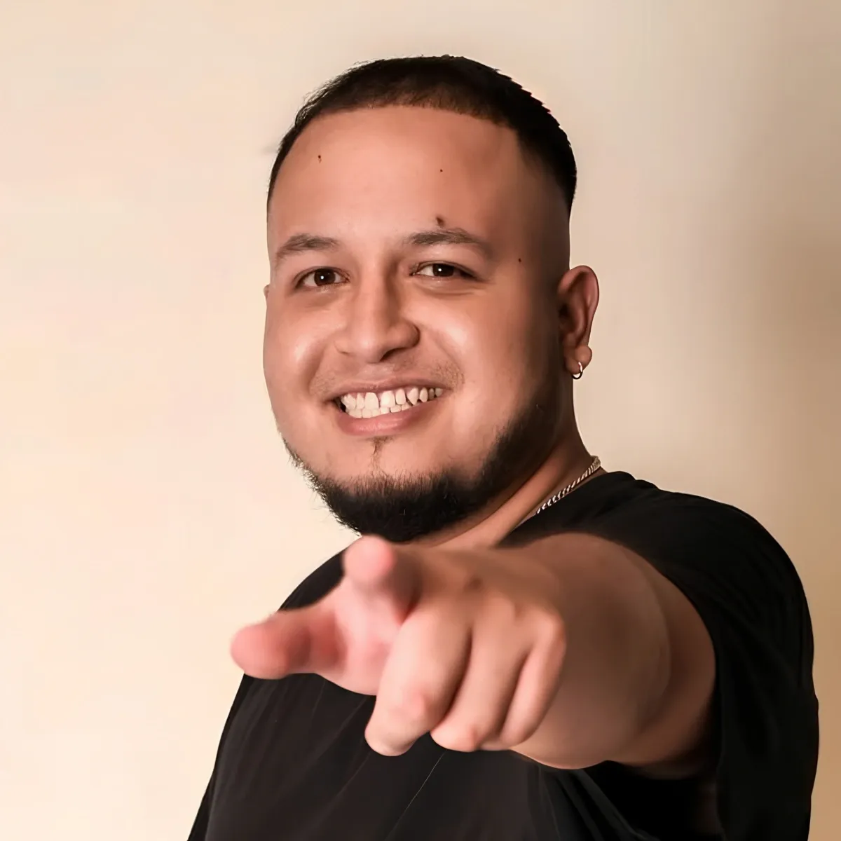 Retrato de Paolo Romero, conductor de Amonestados.